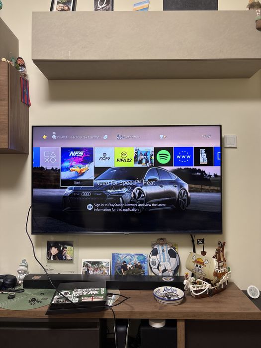 Playstation 4 1тб с 3 джойстика и зарядна станция