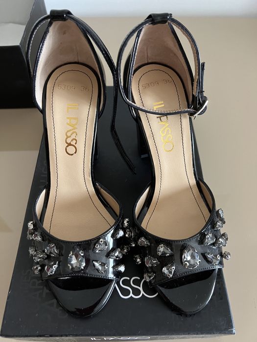 Vand sandale negre noi Il Passo