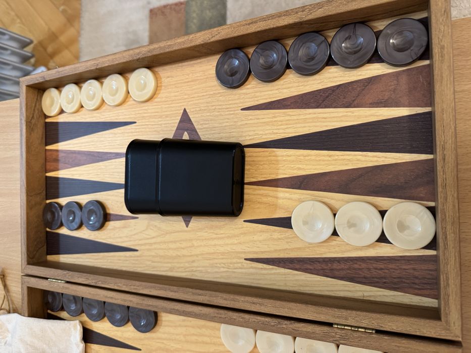 Табла за игра от Дъб и Орех с размер 52x48 см