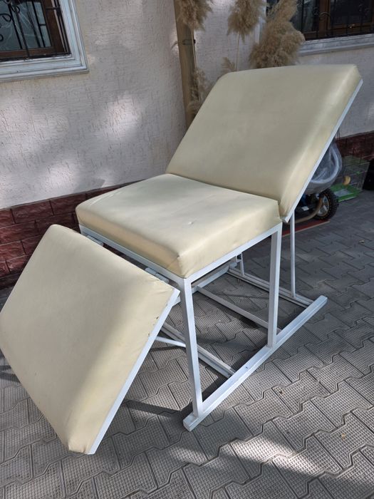 Массажеый кушетка