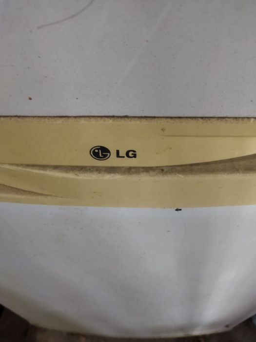 Продам холодильник.Не работает .Фреон надо залить .