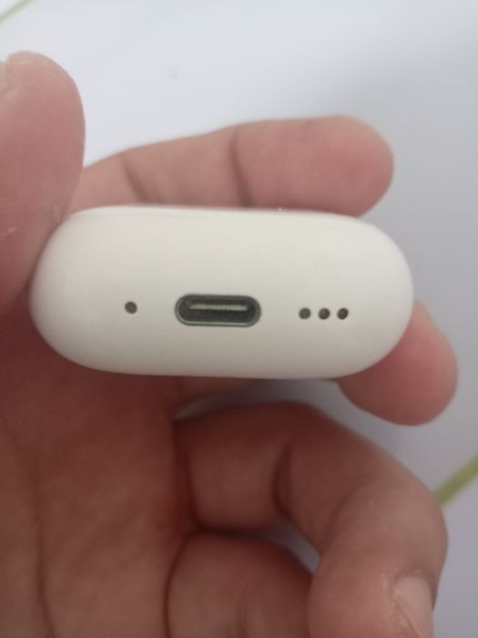 Продам AirPods 4