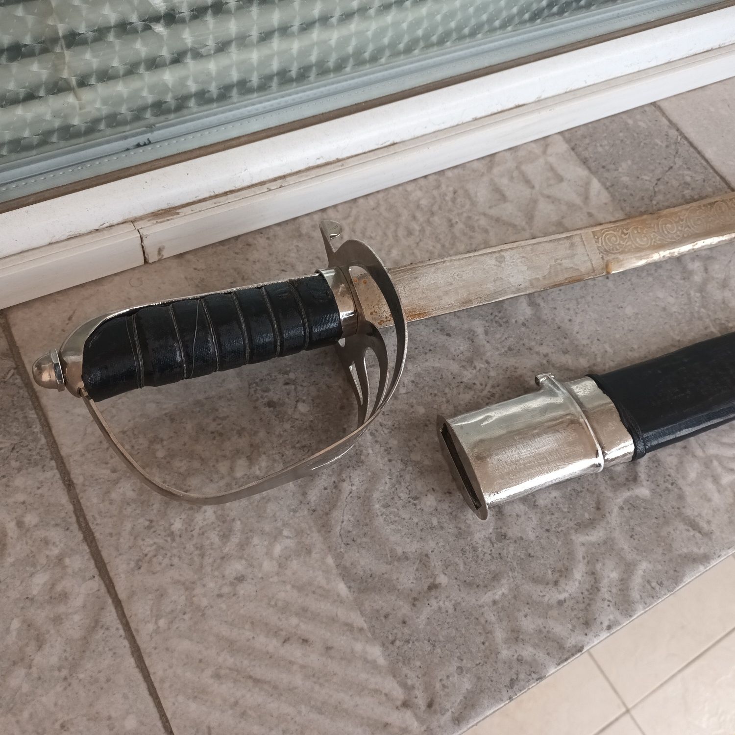 Стари военни саби с кания..щик нож кама