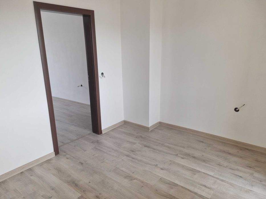 апартамент с три спални в кв.Железник