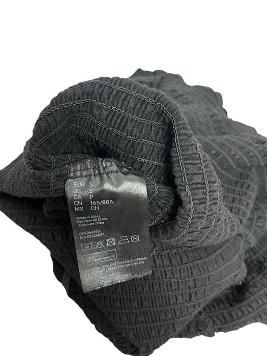 Top negru încrețit cu umerii goi, H&M - S