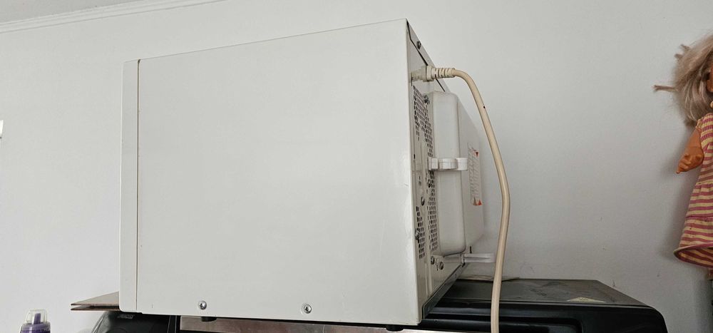 Cuptor cu Microunde Orion 1400 w cu Grill. Functioneaza .