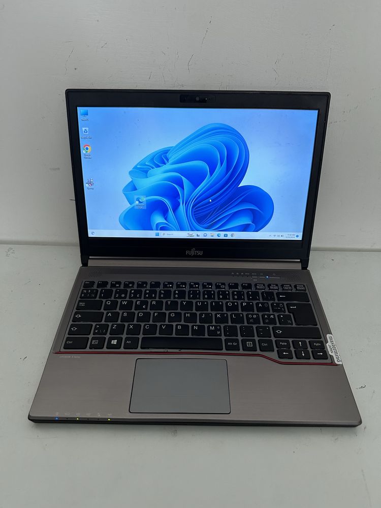 UltraBook Fujitsu Lifebook Series E733 -Core i5- 8Gb Ram- WINDOWS 11