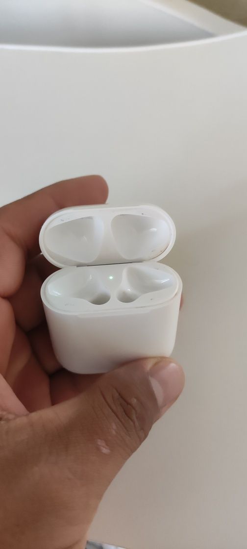 Продам кейс от airpods 2 оригинал