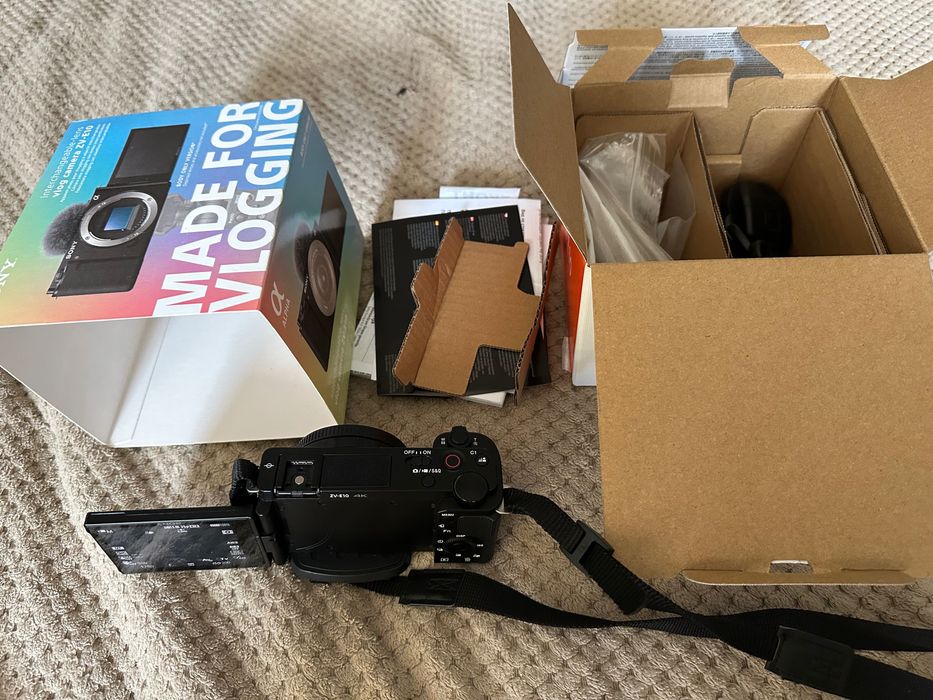 Фотоапарат SONY ZV E10 + dummy батерия