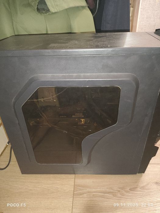 Полу рабочи компьютер