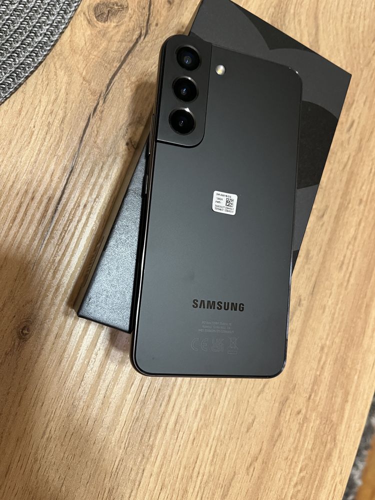 Samsung s22 гаранция 13м.-Нов