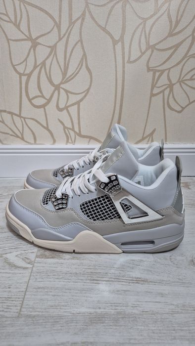 Jordan 4 Frozen Moment