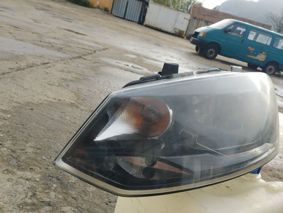 Ляв фар за VW polo 2016