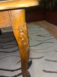 Masa de lemn stil vechi.