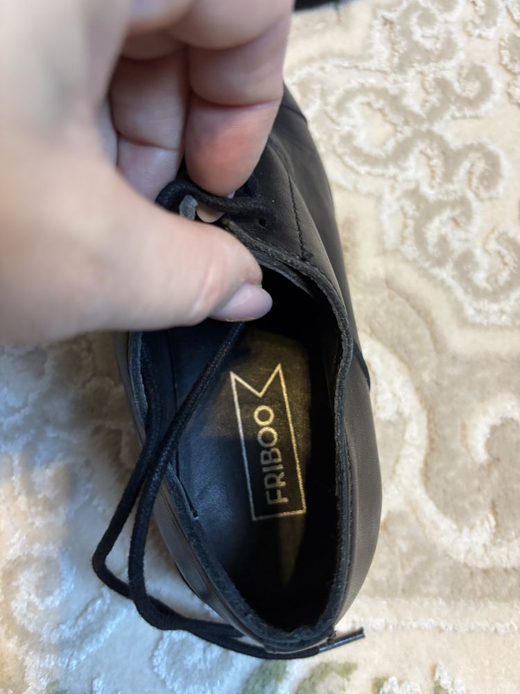 Pantofi si bluza baieti!