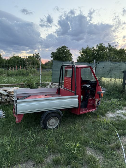 piaggio ape 50 vespa apecar prosecco van frizzante van