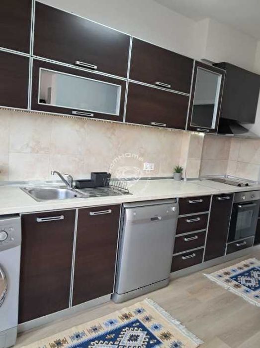 Дава се под наем Четиристаен апартамент в Варна, Център - 1000 кв.м за 1000 € - Снимка #2