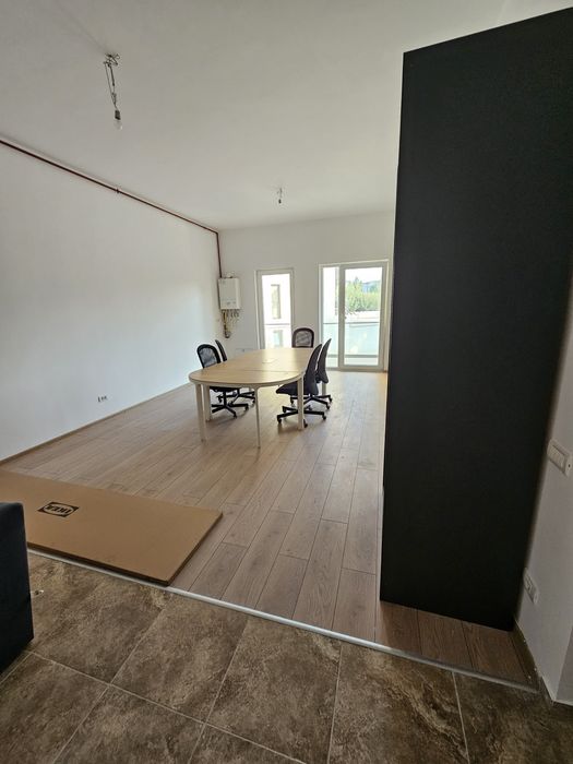 Spatiu comercial / birou 83 mpu, parter inalt, parcare