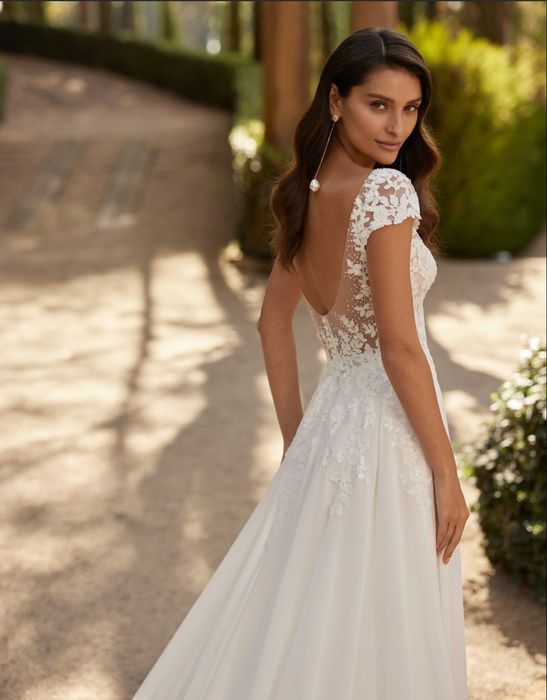 Rochie de mireasa Adriana Alier 2025( Rosa Clara)