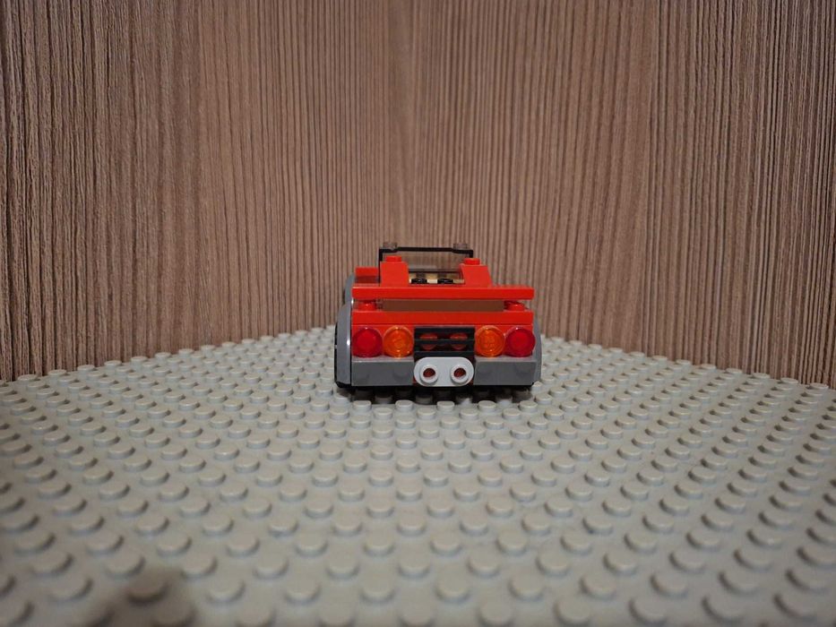 LEGO City Police 60242, Arest pe autostrada al politiei, 185 de piese