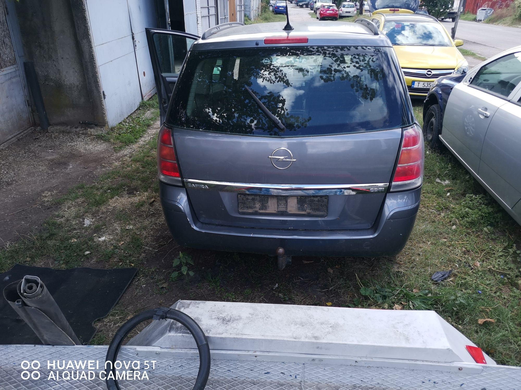 Opel Zafira B  1,9cdti 101 ксНа части