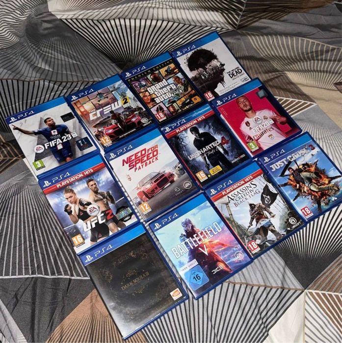 Ps4 slim - 3 joystickuri - 12 jocuri