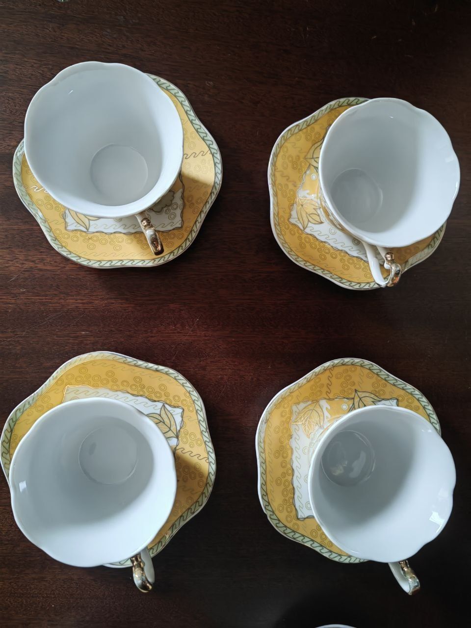 Порцеланови чаши