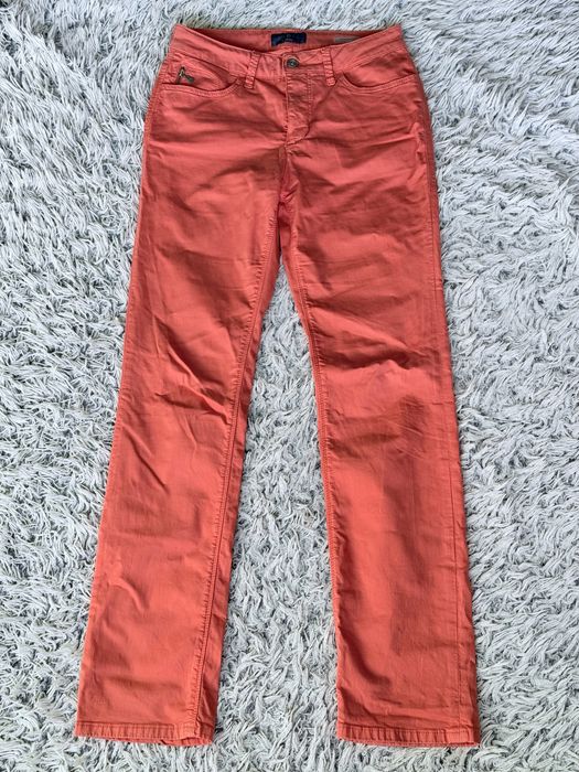 Продавам прасковени дънки bogner