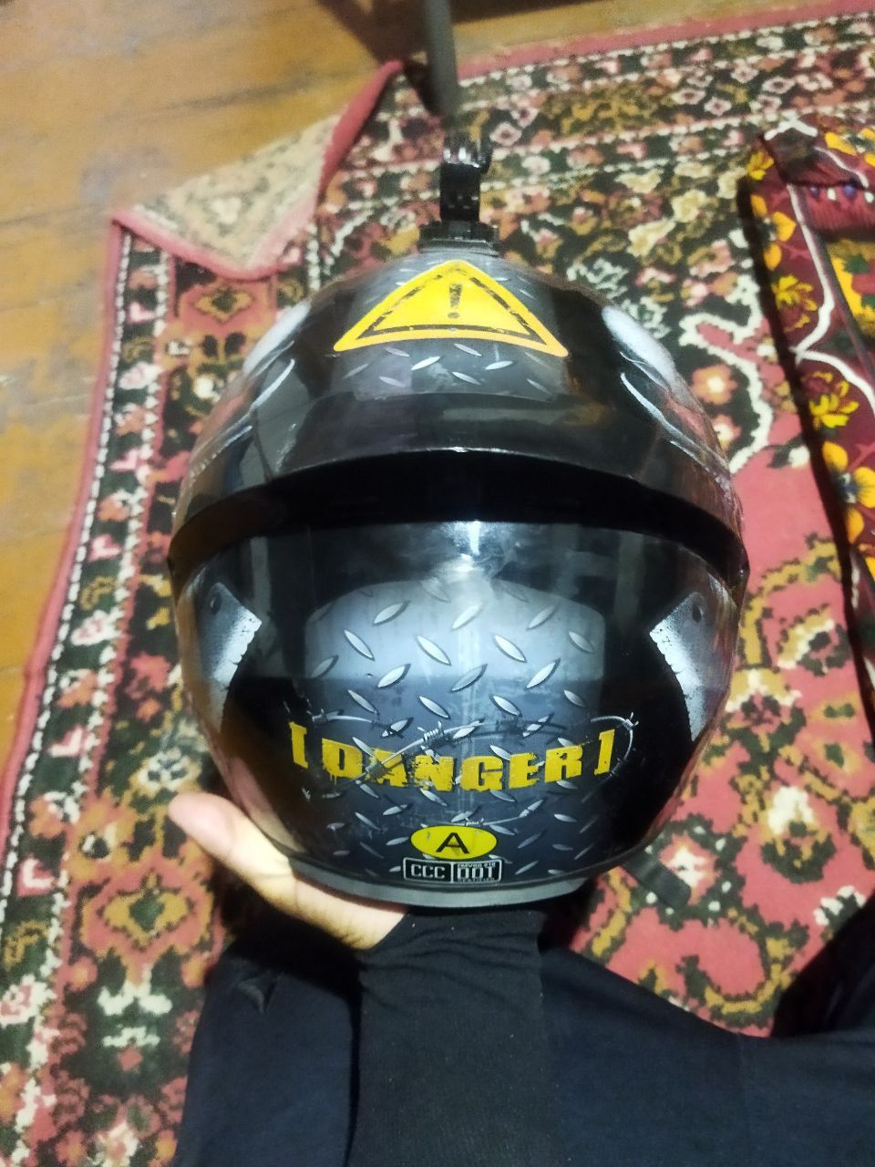 Moto shlem sotiladi faqat srochna