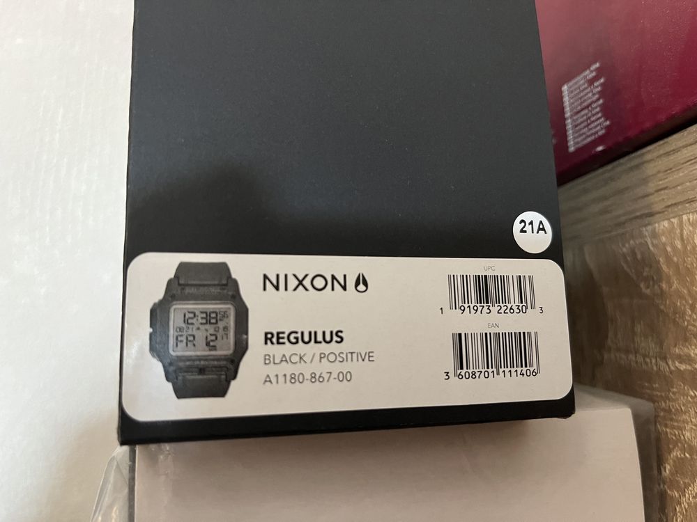 Чисто нов мъжки часовник Nixon Regulus.