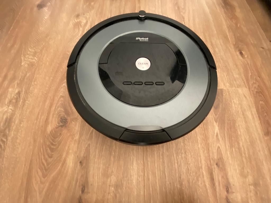 Robot pentru curatenie iRobot Roomba 866 in cutie