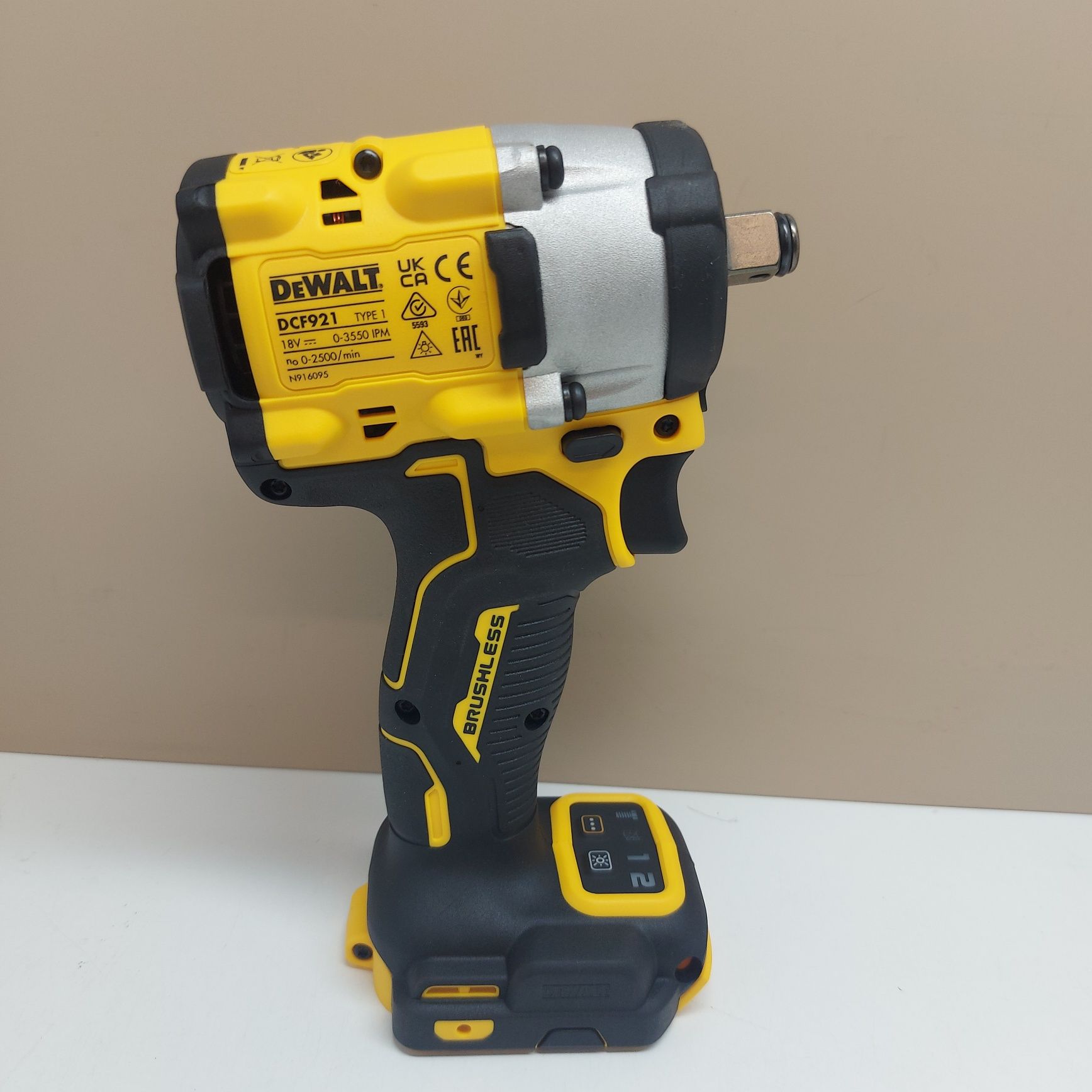 Акумулаторен гайковерт Dewalt DCF921N