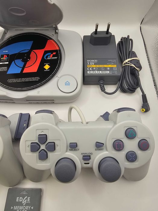 Consola Sony Play Station One complet + 2 controllere