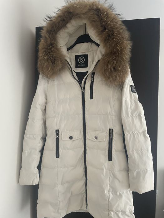 Продавам бяло зимно яке BOGNER