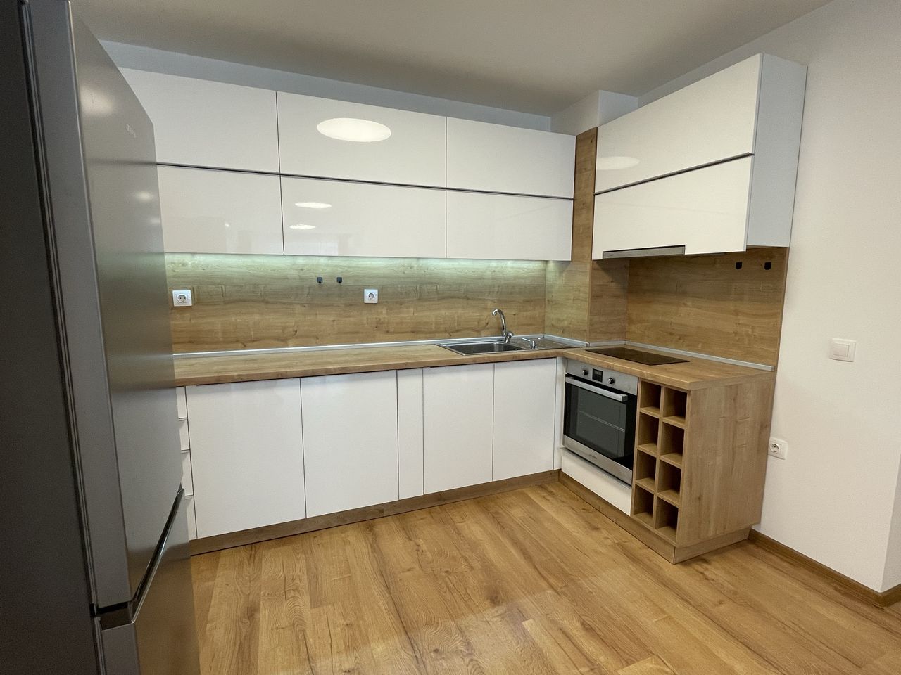 Дава се под наем Тристаен апартамент в София, Лозенец - 130 кв.м за 739.5 € - Снимка #5