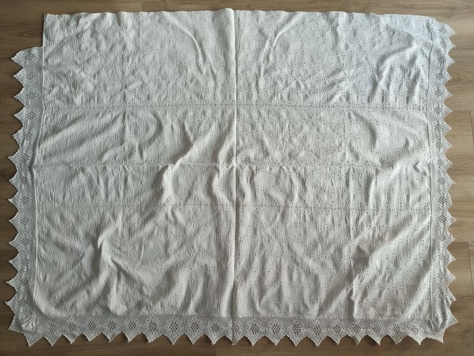 Decorațiune de pat /fata de masa autentice, 80 ani