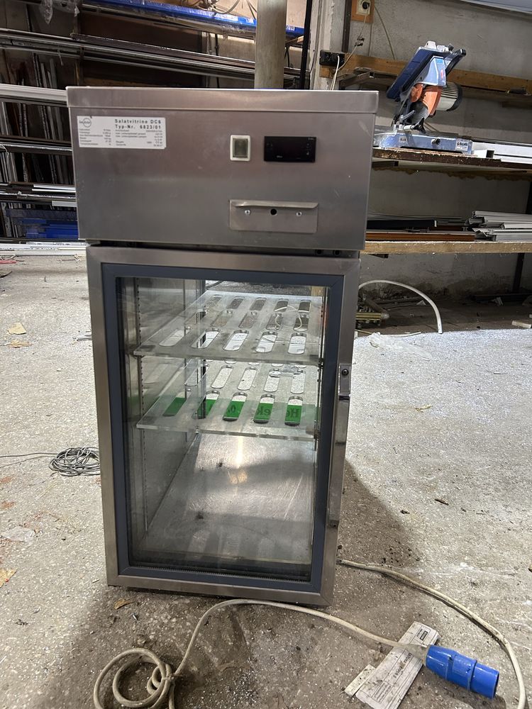 Професионален хладилник подходящ за фрешмагазин