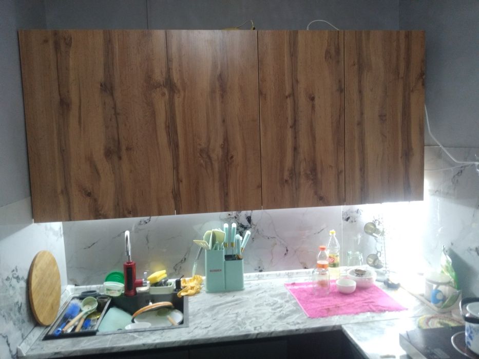 Продам кухоный гарнитур новый месяц как ему