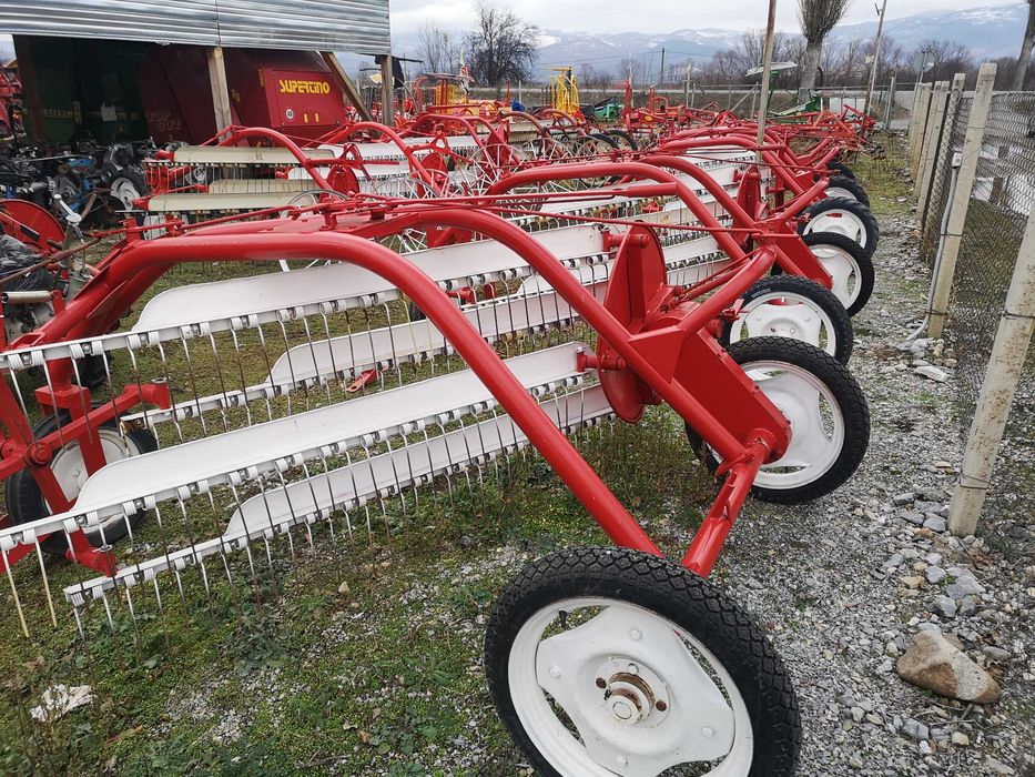 Продавам теглещи и моторни сеносъбирачи обръщачи