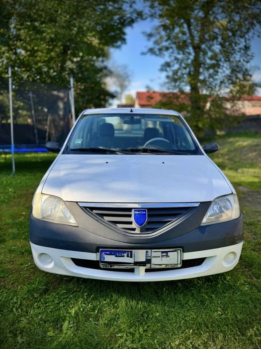 Vând Dacia Logan