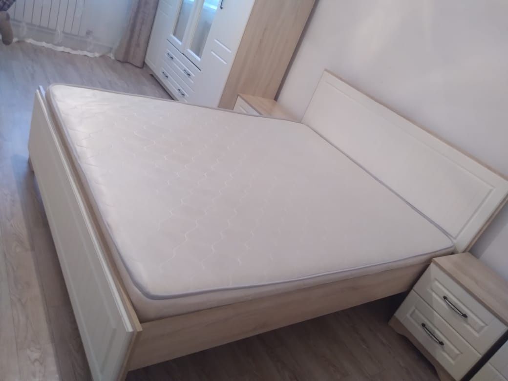 Двухспальная кровать