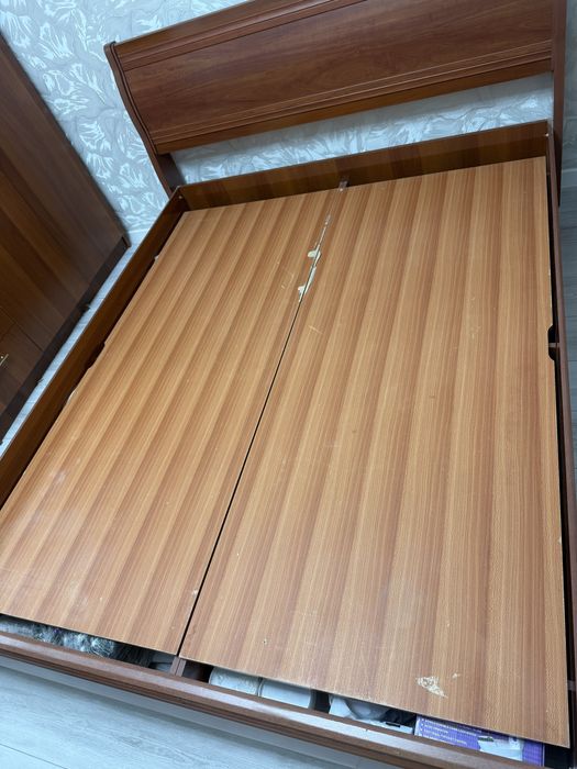 Двуспальная кровать