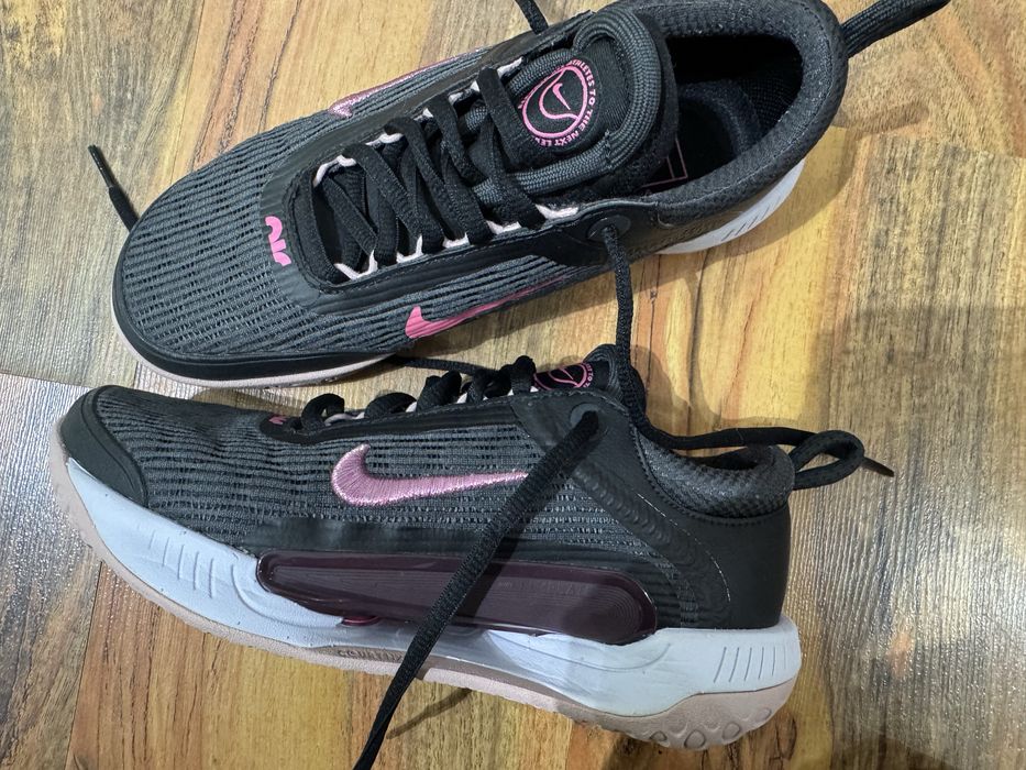 Нови маратонки Nike 36