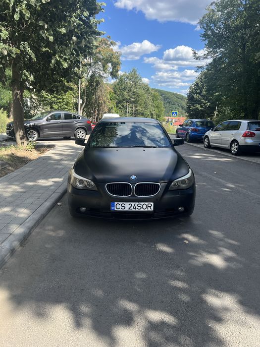 Vand BNW E60 negru mat