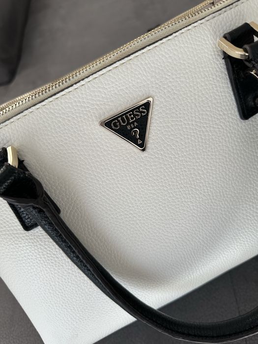Дамска чанта Guess