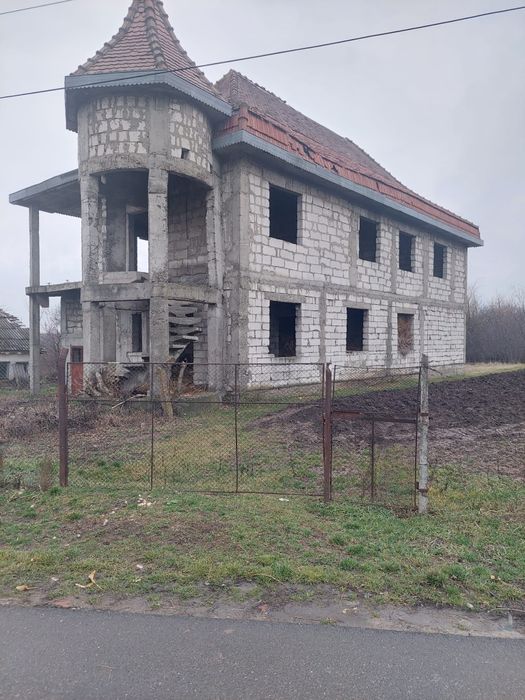 Casa de vanzare cu etaj