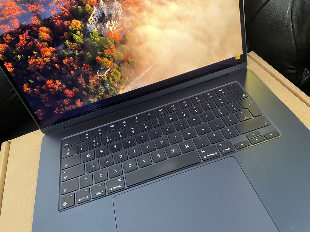 MacBook Air 15.3-inch / M2 / 8 Gb RAM / 512 gb / Space Black / Nou