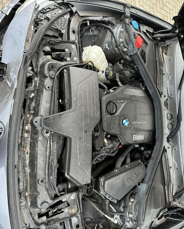 BMW SERIA 3GT 2018 Avariat Pret fix !