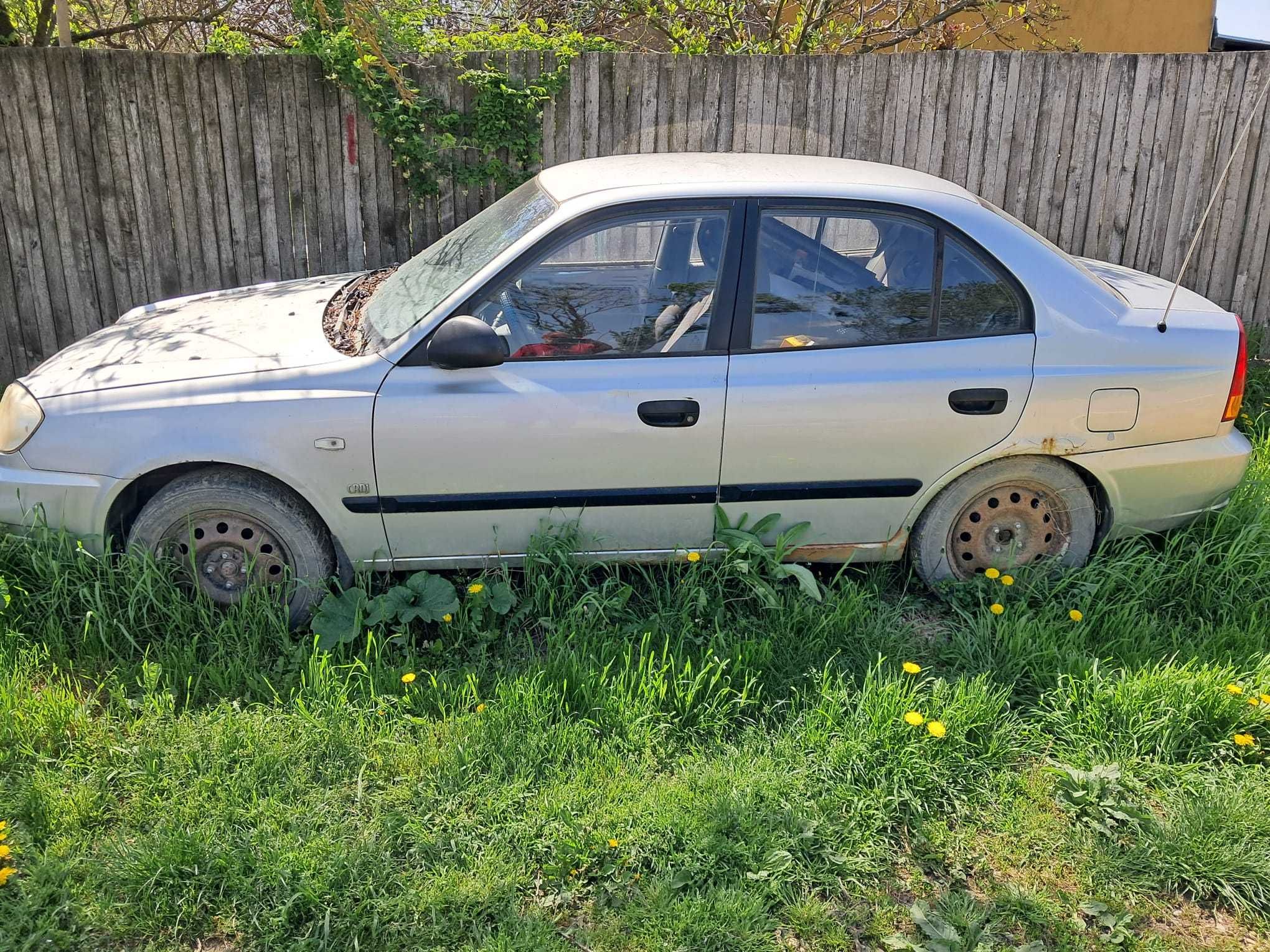 Hyundai Accent 1,5 CRDI 2005 plus una pentru piese sau reparat