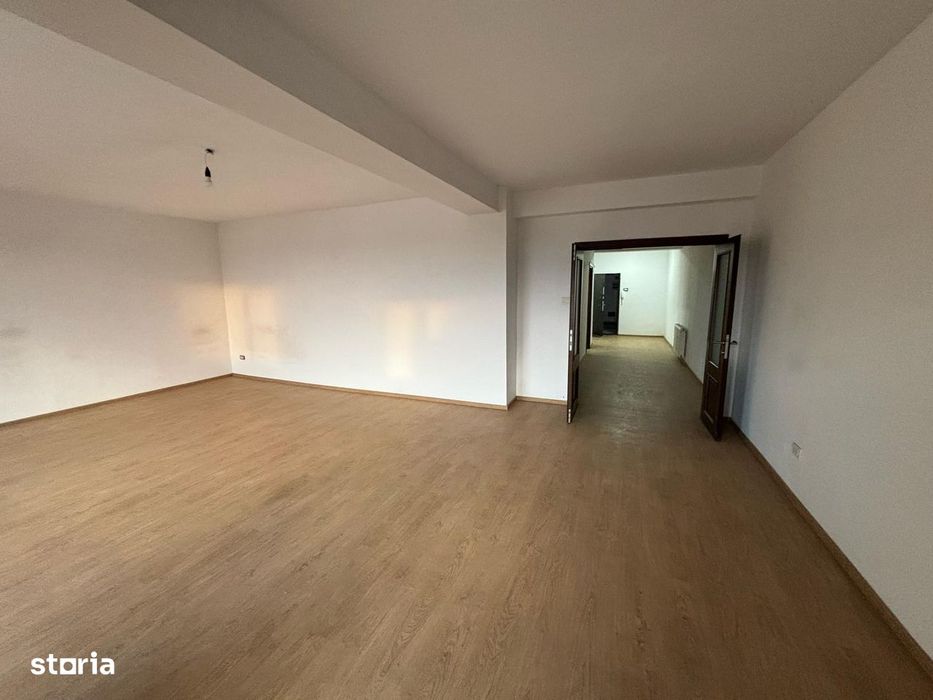 Proprietar, vand spatiu comercial Voluntari, central